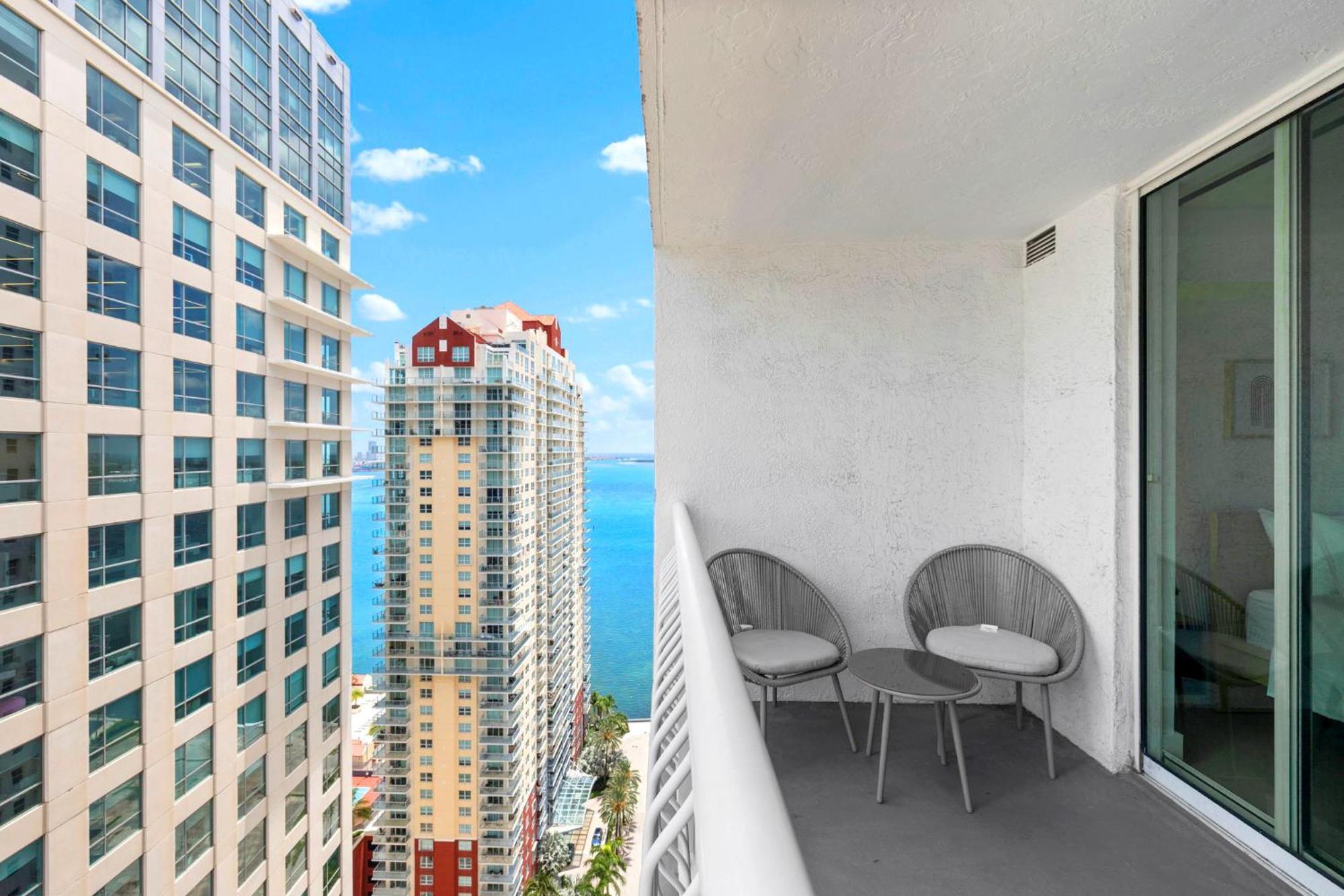 Apartment Beautiful W Breathtaking Views! *